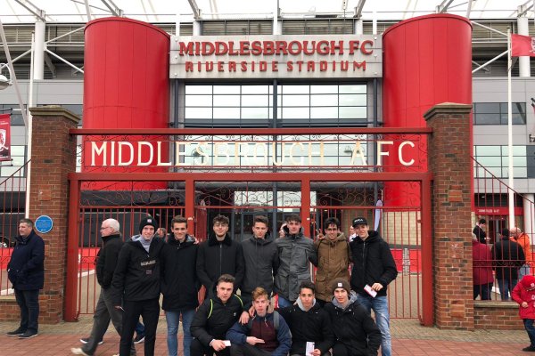 4B FOWI Scarborough - vor dem Stadion Middlesbrough