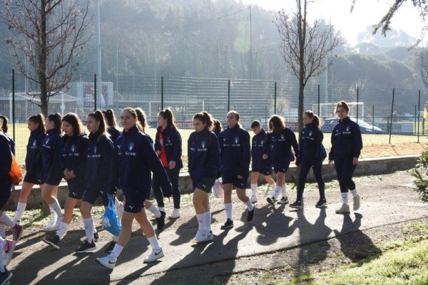 Eva Schatzer und Gaia Datres beim Lehrgang mit der italienischen U-15 Nationalmannschaft in Coverciano